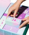 Geschenkdoosje 24 wordt geopend in de erotische adventskalender Enjoy