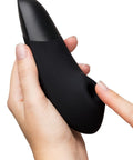 Womanizer Enhance luchtdrukstimulator uit de erotische adventskalender Luxury